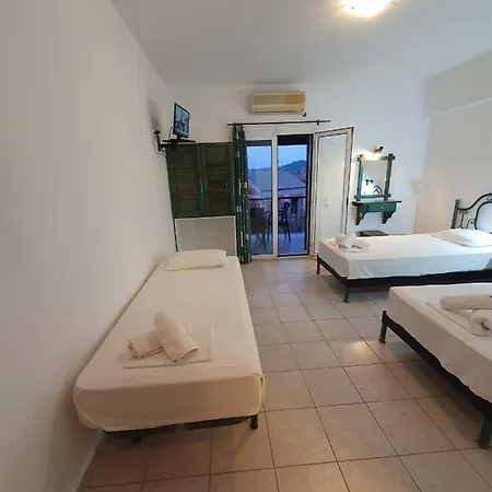 Pavlos Maria Triple Daire İskados